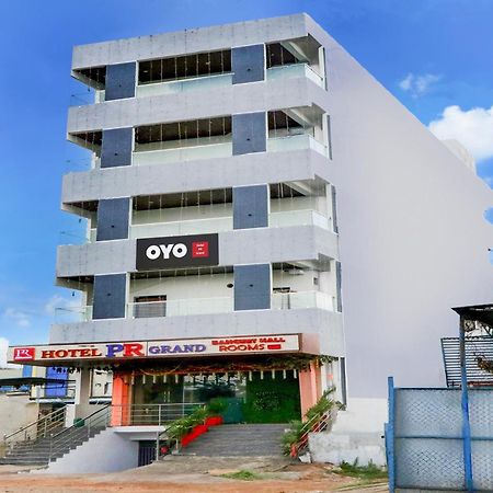Hotel O Pr Grand Khammam 外观 照片