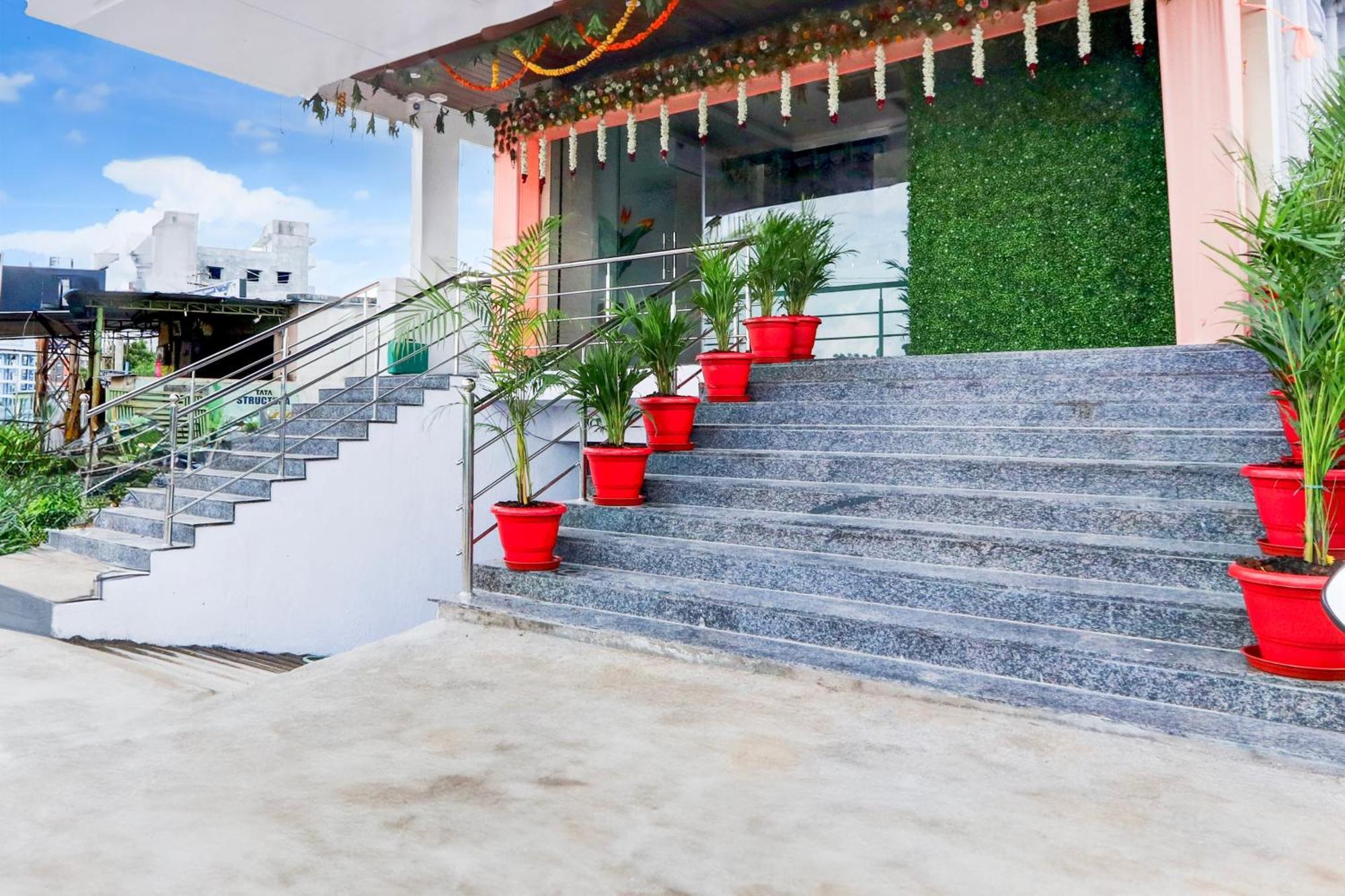 Hotel O Pr Grand Khammam 外观 照片