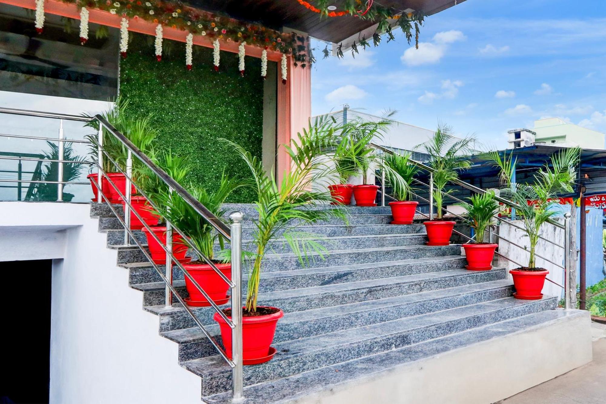 Hotel O Pr Grand Khammam 外观 照片