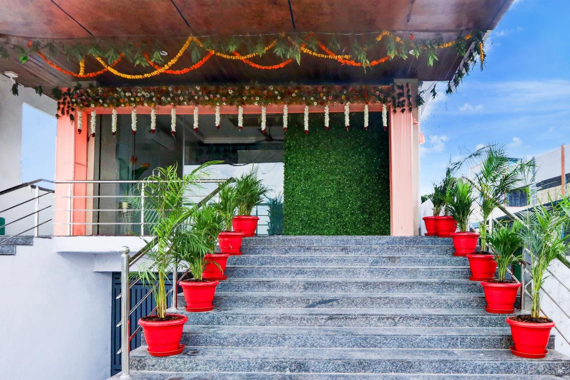 Hotel O Pr Grand Khammam 外观 照片