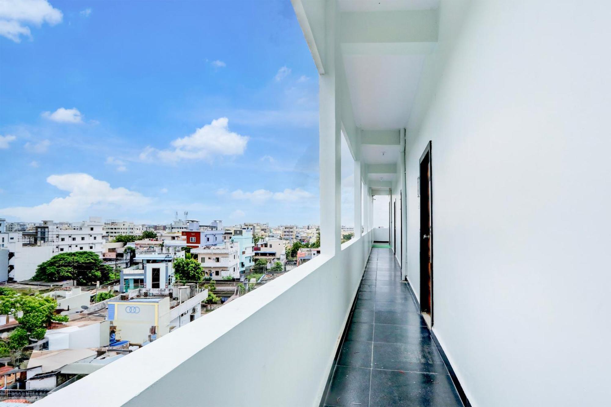 Hotel O Pr Grand Khammam 外观 照片